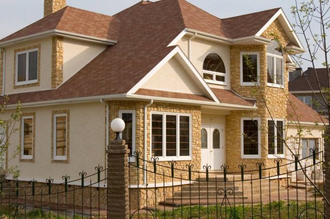 Panneaux de façade avec isolation pour la décoration extérieure de la maison