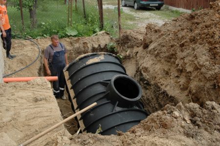 Монтаж на пластмасов контейнер