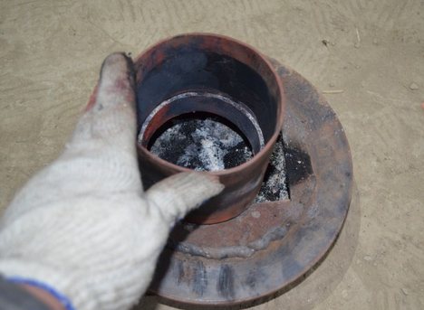 Un four en état de marche avec un circuit d'eau: le principe de fonctionnement d'une chaudière, un four à huile usée, des dessins d'un four avec une chemise d'eau, comment le faire vous-même