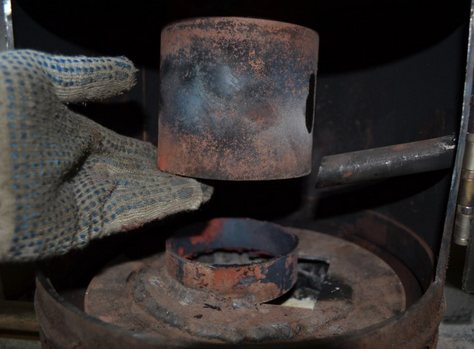 Un four en état de marche avec un circuit d'eau: le principe de fonctionnement d'une chaudière, un four à huile usée, des dessins d'un four avec une chemise d'eau, comment le faire vous-même