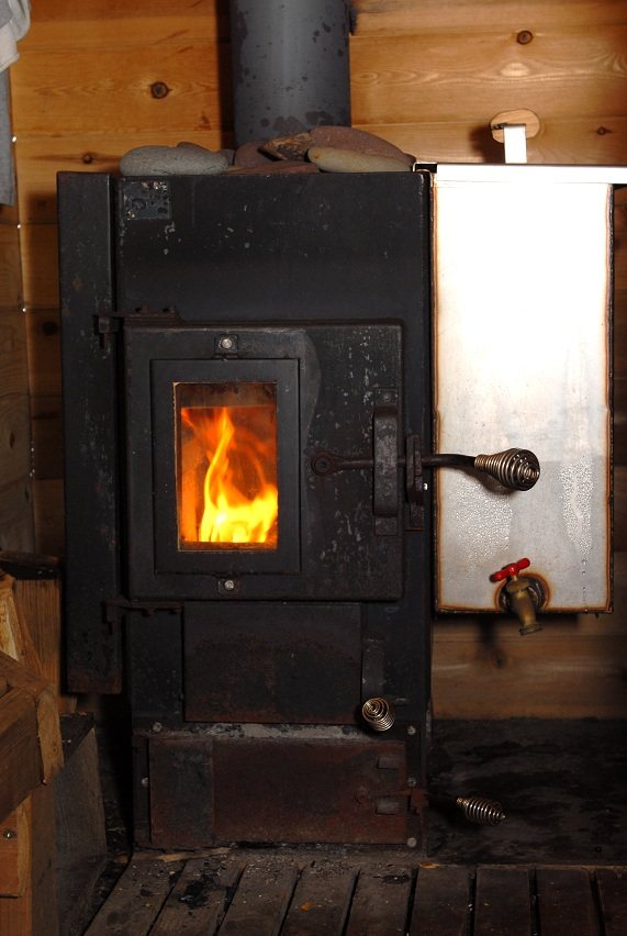 Poêle en métal fait maison pour un bain