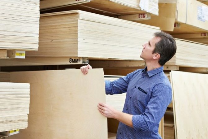 Isolation sous contreplaqué sur un plancher en bois